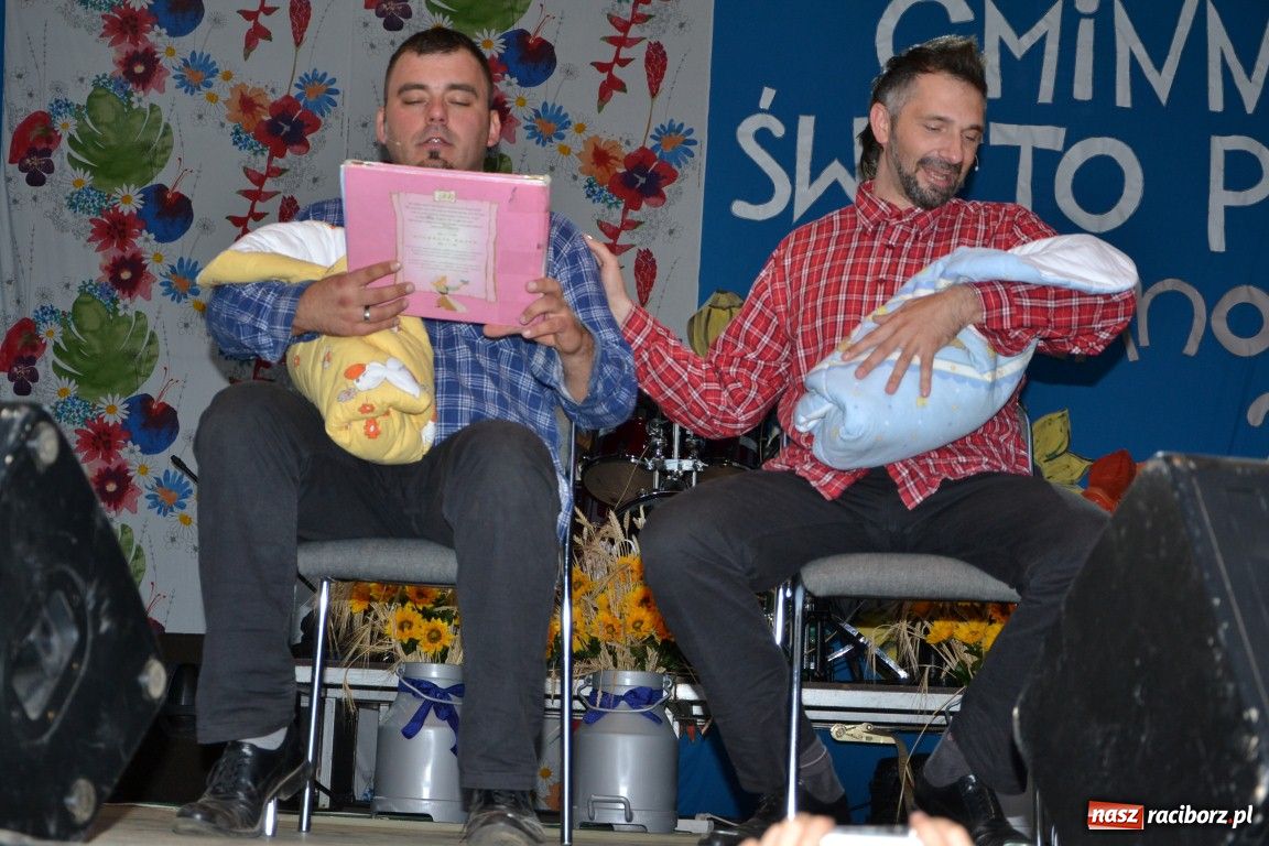 Zdjęcie w galerii na portalu naszraciborz.pl: Kabaret Młodych Panów na dożynkach wiadomości z regionu