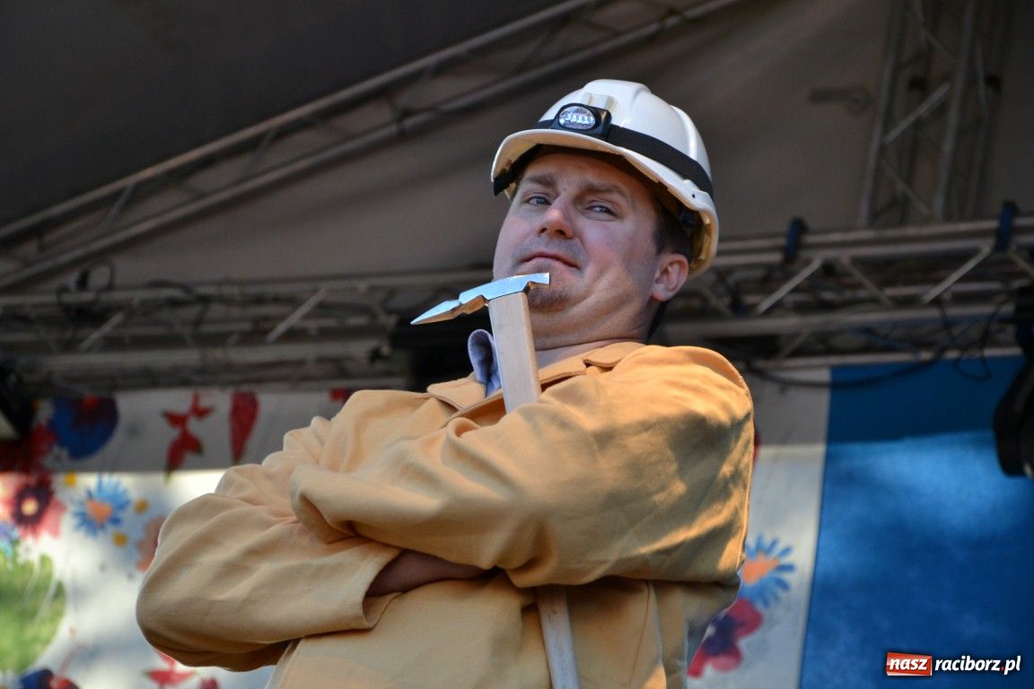 Zdjęcie w galerii na portalu naszraciborz.pl: Kabaret Młodych Panów na dożynkach wiadomości z regionu