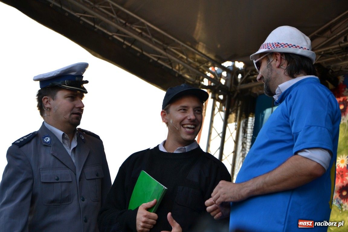 Zdjęcie w galerii na portalu naszraciborz.pl: Kabaret Młodych Panów na dożynkach wiadomości z regionu