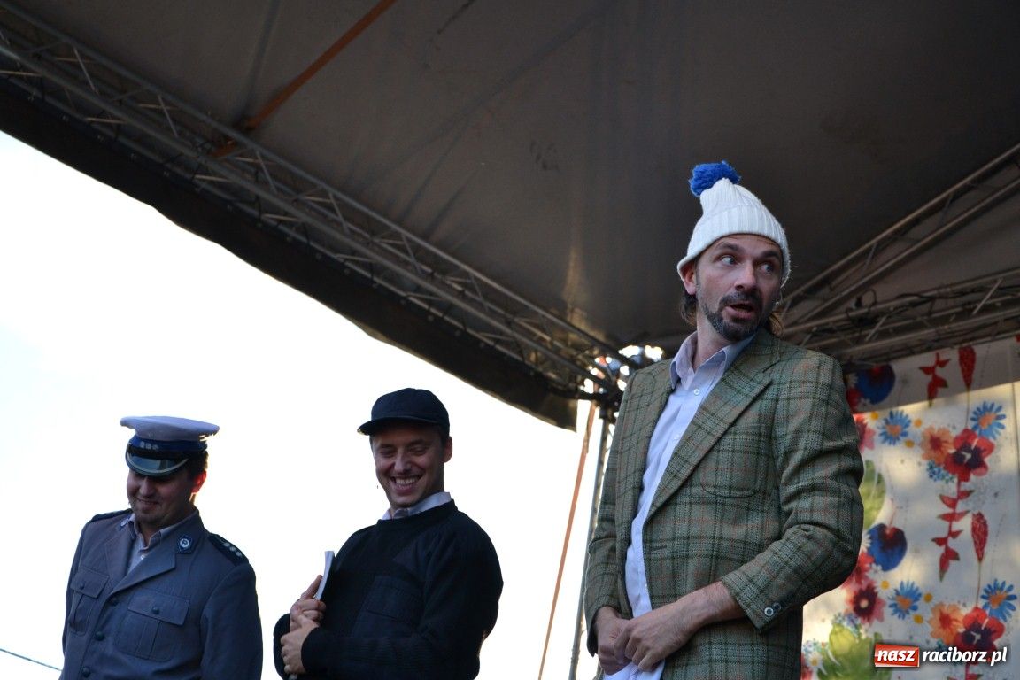 Zdjęcie w galerii na portalu naszraciborz.pl: Kabaret Młodych Panów na dożynkach wiadomości z regionu