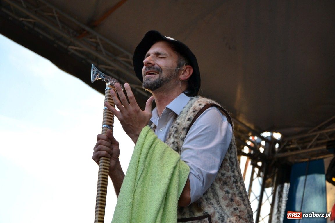 Zdjęcie w galerii na portalu naszraciborz.pl: Kabaret Młodych Panów na dożynkach wiadomości z regionu