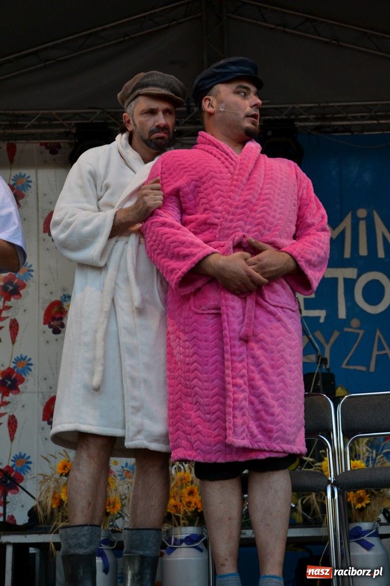 Zdjęcie w galerii na portalu naszraciborz.pl: Kabaret Młodych Panów na dożynkach wiadomości z regionu