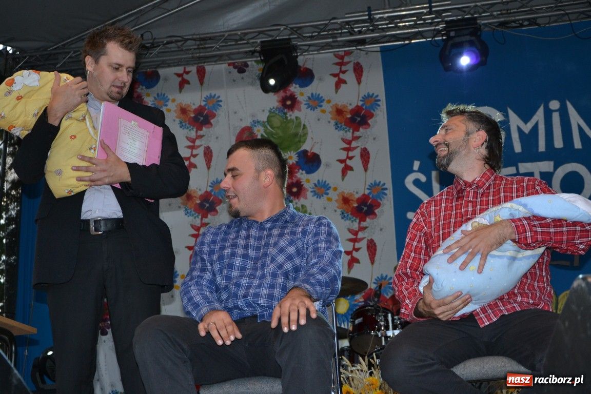 Zdjęcie w galerii na portalu naszraciborz.pl: Kabaret Młodych Panów na dożynkach wiadomości z regionu