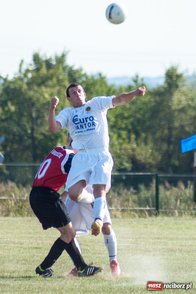 Zdjęcie w galerii na portalu naszraciborz.pl: Nerwowo na murawie w Brzeziu wiadomości z regionu