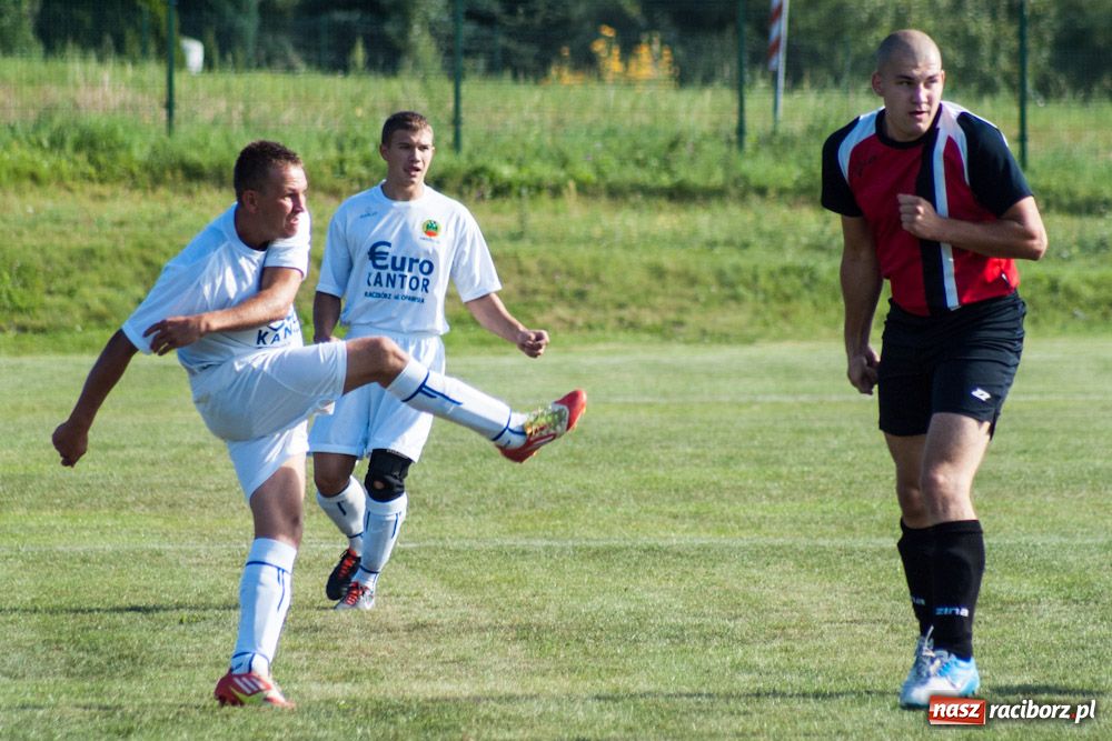 Zdjęcie w galerii na portalu naszraciborz.pl: Nerwowo na murawie w Brzeziu wiadomości z regionu