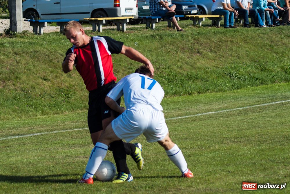Zdjęcie w galerii na portalu naszraciborz.pl: Nerwowo na murawie w Brzeziu wiadomości z regionu
