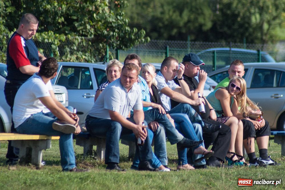 Zdjęcie w galerii na portalu naszraciborz.pl: Nerwowo na murawie w Brzeziu wiadomości z regionu