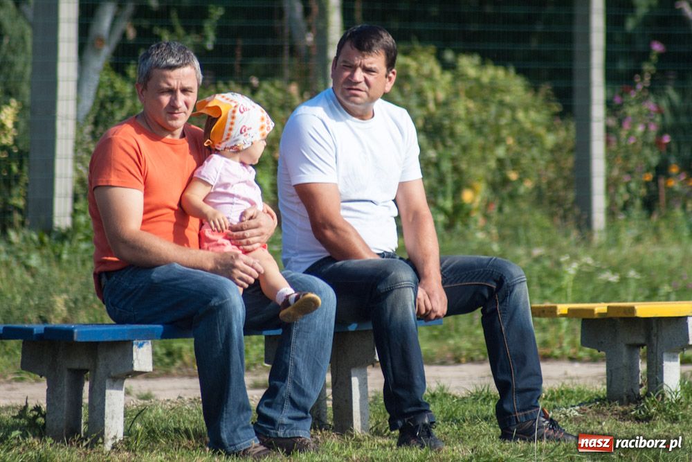 Zdjęcie w galerii na portalu naszraciborz.pl: Nerwowo na murawie w Brzeziu wiadomości z regionu