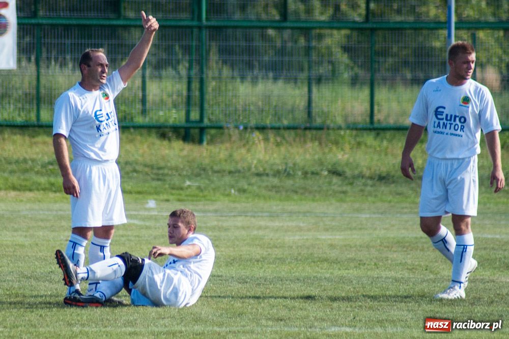 Zdjęcie w galerii na portalu naszraciborz.pl: Nerwowo na murawie w Brzeziu wiadomości z regionu