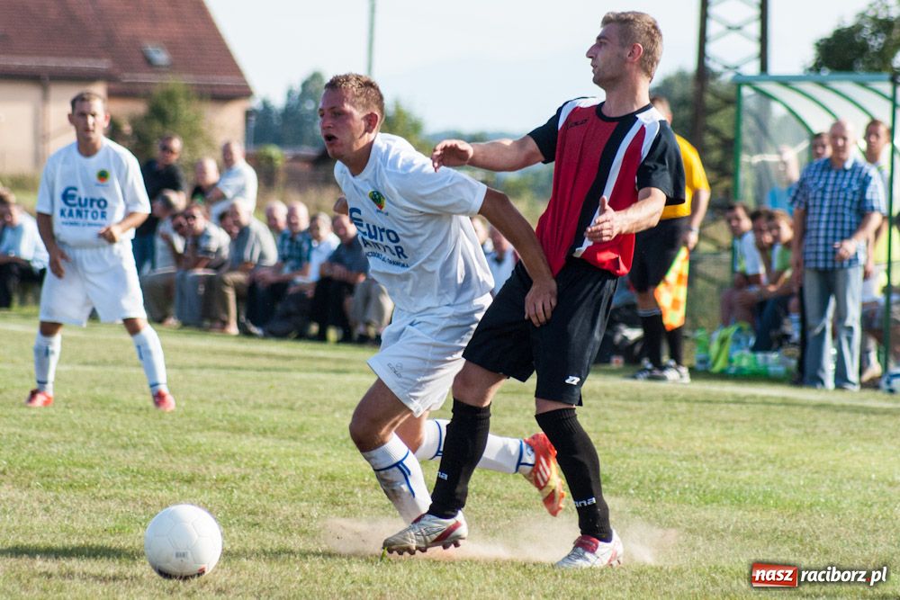 Zdjęcie w galerii na portalu naszraciborz.pl: Nerwowo na murawie w Brzeziu wiadomości z regionu