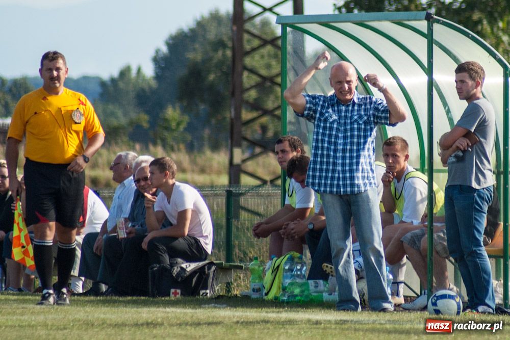 Zdjęcie w galerii na portalu naszraciborz.pl: Nerwowo na murawie w Brzeziu wiadomości z regionu