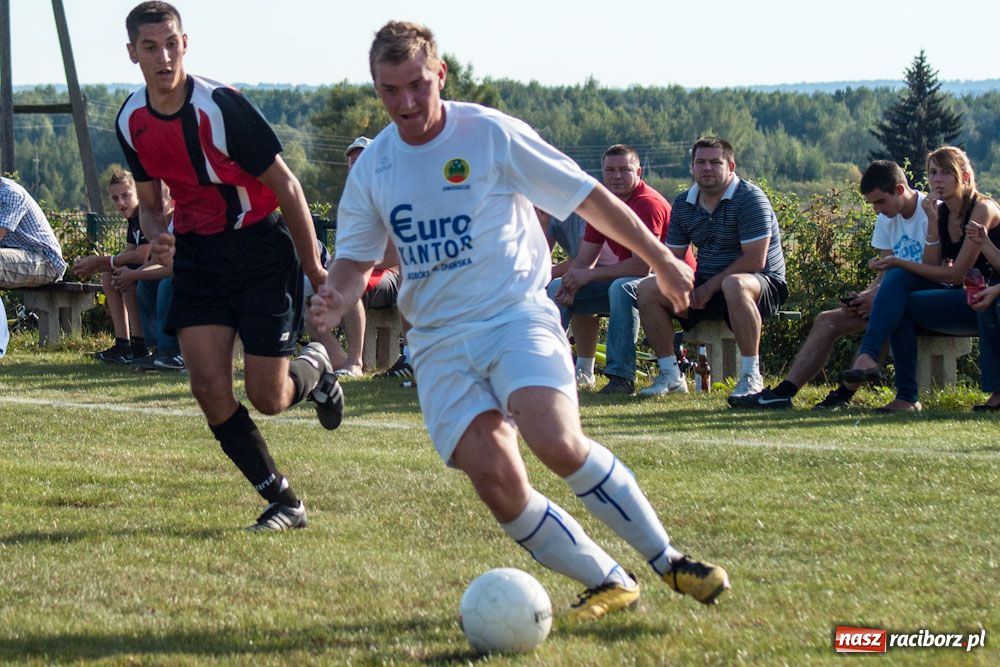 Zdjęcie w galerii na portalu naszraciborz.pl: Nerwowo na murawie w Brzeziu wiadomości z regionu