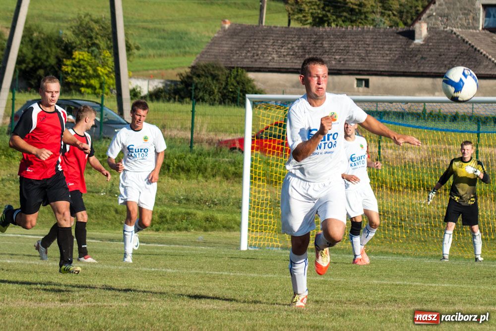 Zdjęcie w galerii na portalu naszraciborz.pl: Nerwowo na murawie w Brzeziu wiadomości z regionu