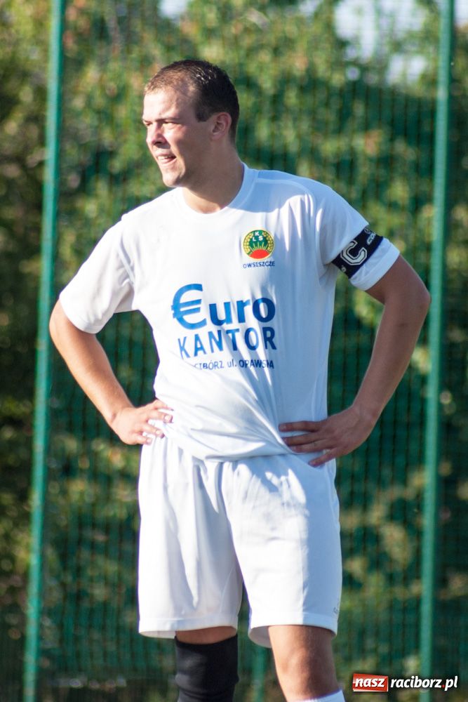 Zdjęcie w galerii na portalu naszraciborz.pl: Nerwowo na murawie w Brzeziu wiadomości z regionu