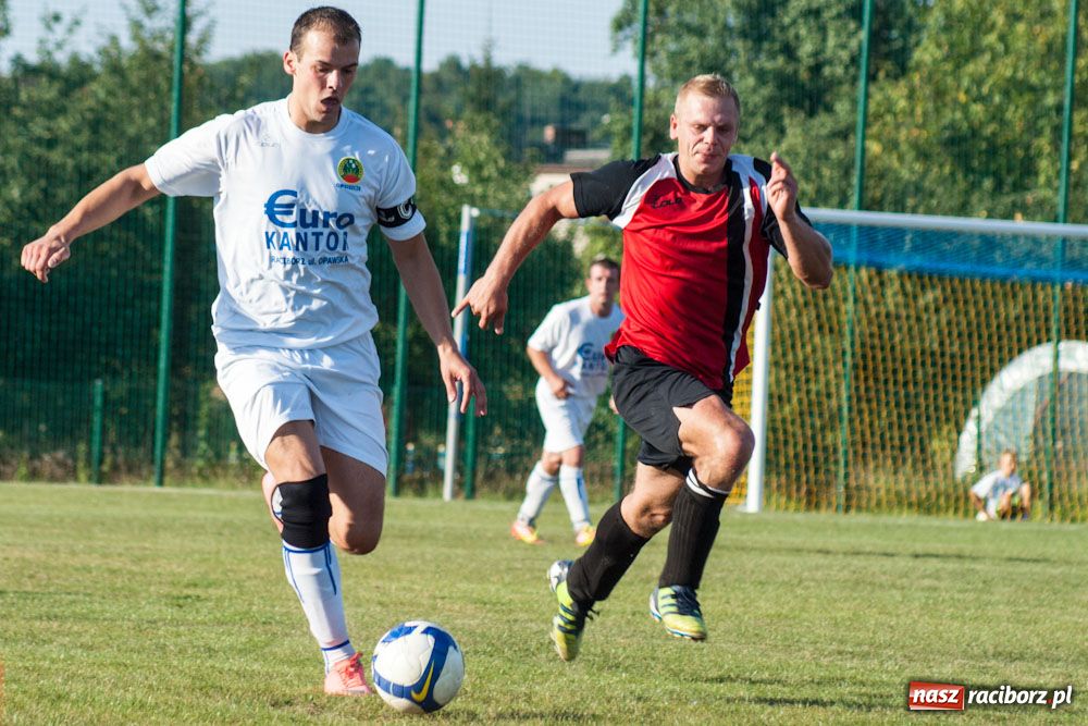 Zdjęcie w galerii na portalu naszraciborz.pl: Nerwowo na murawie w Brzeziu wiadomości z regionu