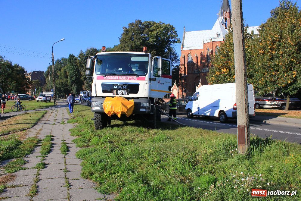 Zdjęcie w galerii na portalu naszraciborz.pl: Jedna osoba ranna w wypadku na Ostrogu wiadomości z regionu