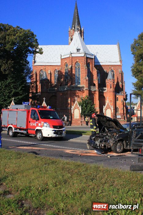 Zdjęcie w galerii na portalu naszraciborz.pl: Jedna osoba ranna w wypadku na Ostrogu wiadomości z regionu