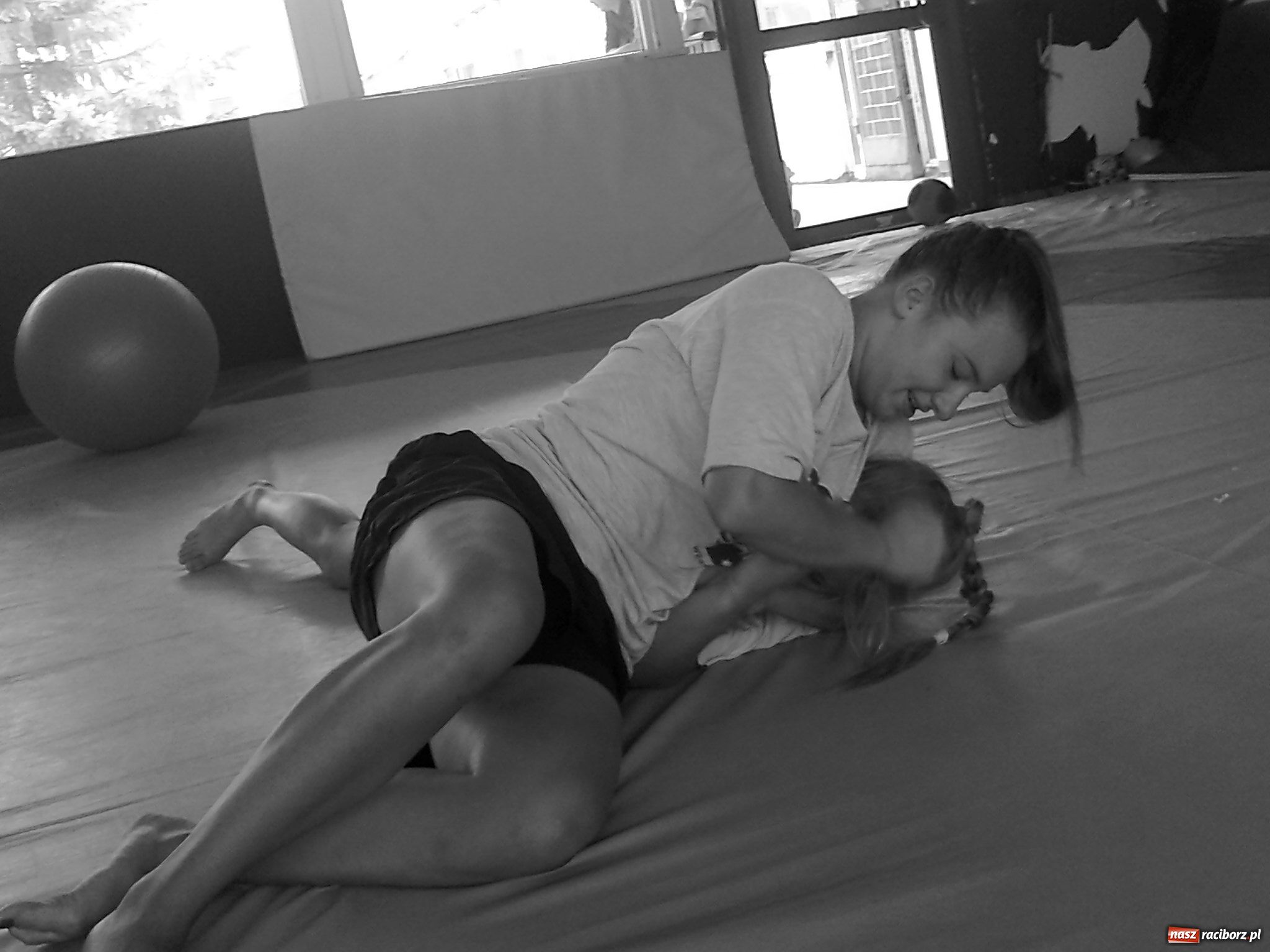 Zdjęcie w galerii na portalu naszraciborz.pl: Łamator i grupa kobieca wiadomości z regionu