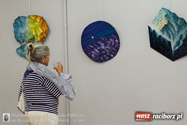 Zdjęcie w galerii na portalu naszraciborz.pl: Wernisaż Wszołka; Uwolnione z ram wiadomości z regionu