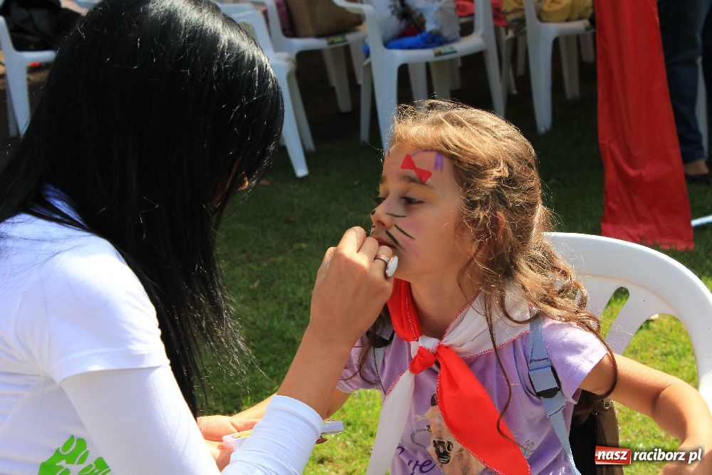 Zdjęcie w galerii na portalu naszraciborz.pl: Przedszkolaki bawiły się na stadionie PWSZ wiadomości z regionu