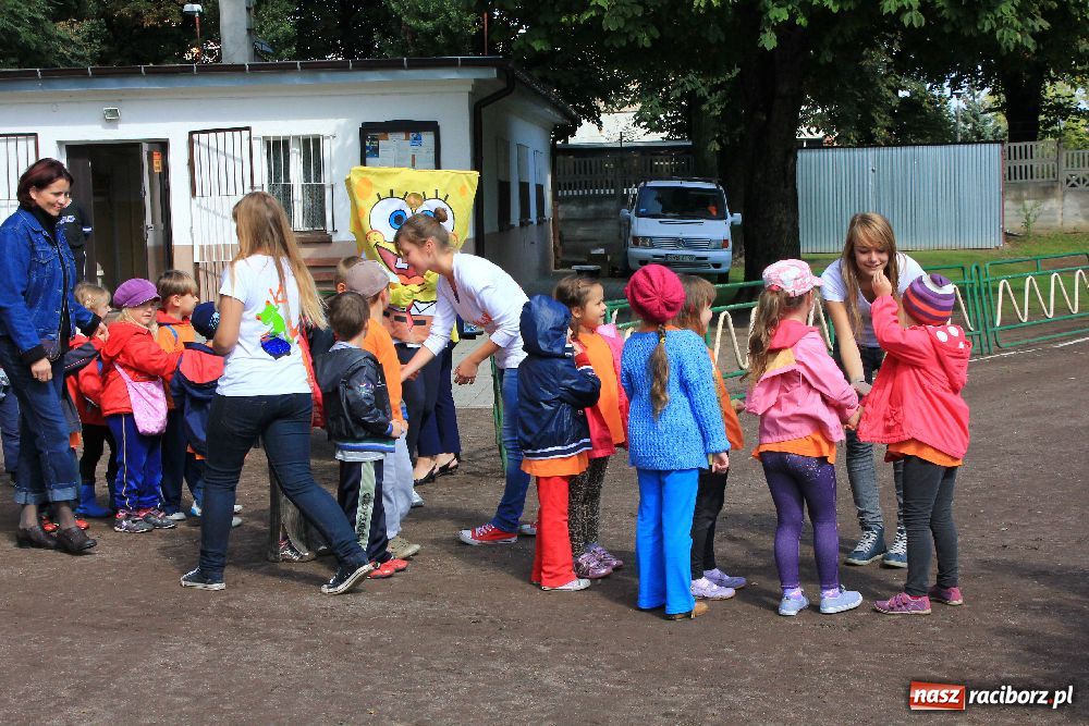 Zdjęcie w galerii na portalu naszraciborz.pl: Przedszkolaki bawiły się na stadionie PWSZ wiadomości z regionu