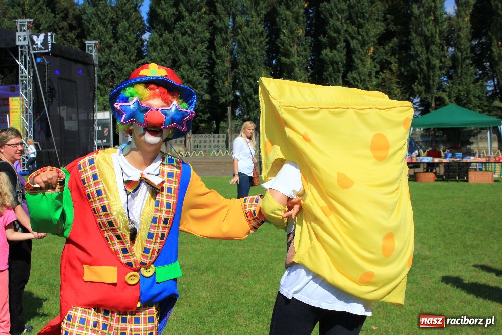 Zdjęcie w galerii na portalu naszraciborz.pl: Przedszkolaki bawiły się na stadionie PWSZ wiadomości z regionu