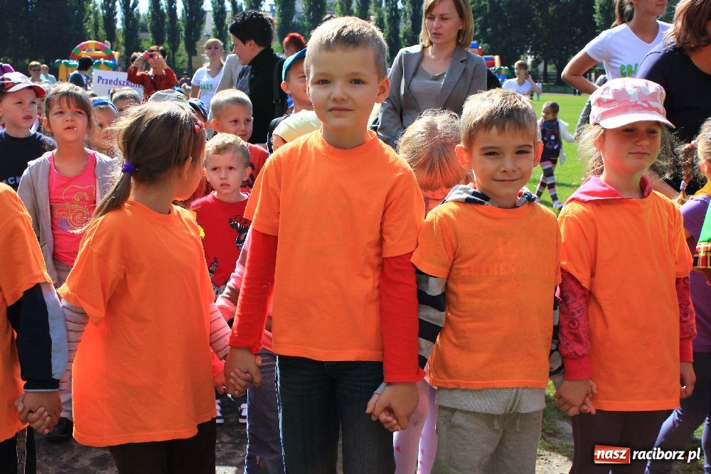 Zdjęcie w galerii na portalu naszraciborz.pl: Przedszkolaki bawiły się na stadionie PWSZ wiadomości z regionu