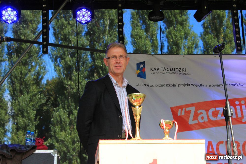 Zdjęcie w galerii na portalu naszraciborz.pl: Przedszkolaki bawiły się na stadionie PWSZ wiadomości z regionu