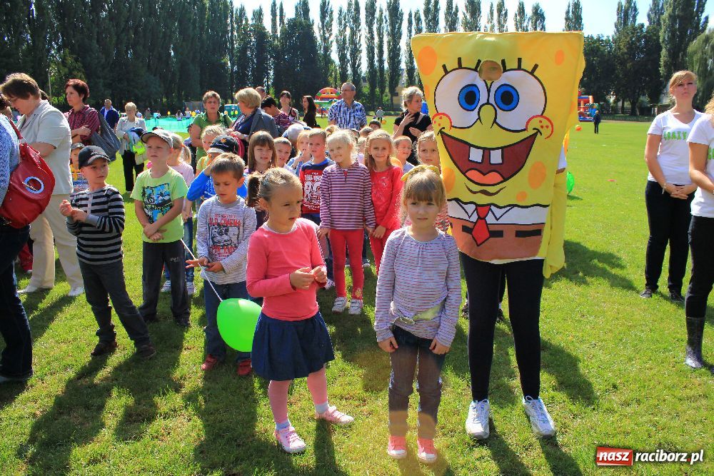 Zdjęcie w galerii na portalu naszraciborz.pl: Przedszkolaki bawiły się na stadionie PWSZ wiadomości z regionu