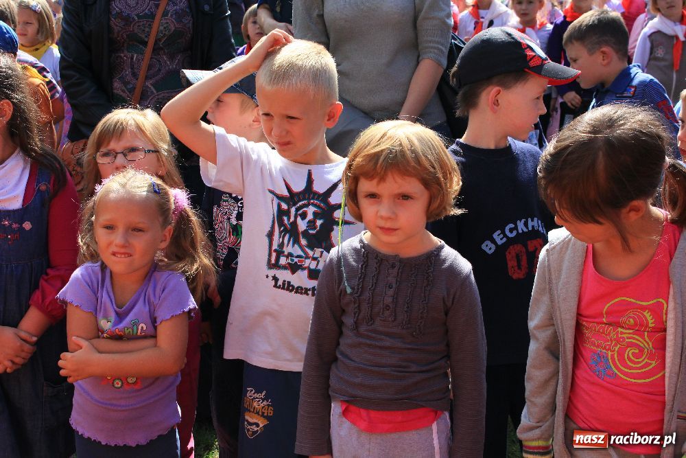 Zdjęcie w galerii na portalu naszraciborz.pl: Przedszkolaki bawiły się na stadionie PWSZ wiadomości z regionu