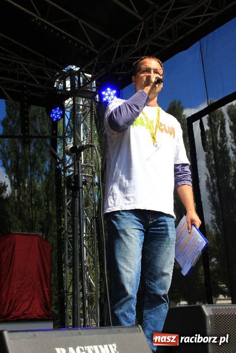 Zdjęcie w galerii na portalu naszraciborz.pl: Przedszkolaki bawiły się na stadionie PWSZ wiadomości z regionu