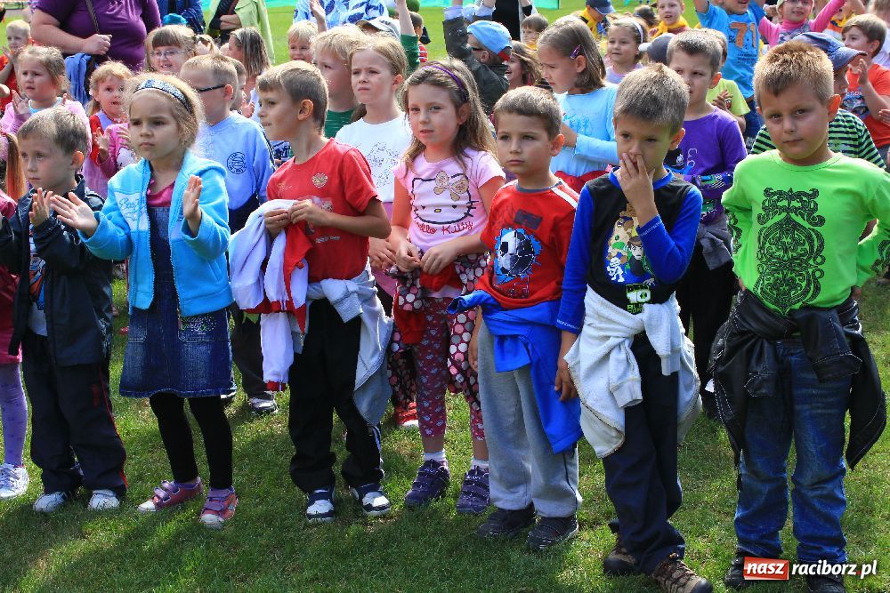 Zdjęcie w galerii na portalu naszraciborz.pl: Przedszkolaki bawiły się na stadionie PWSZ wiadomości z regionu