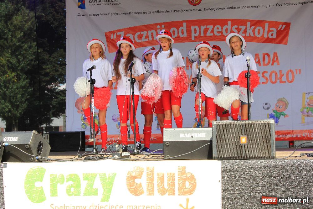 Zdjęcie w galerii na portalu naszraciborz.pl: Przedszkolaki bawiły się na stadionie PWSZ wiadomości z regionu