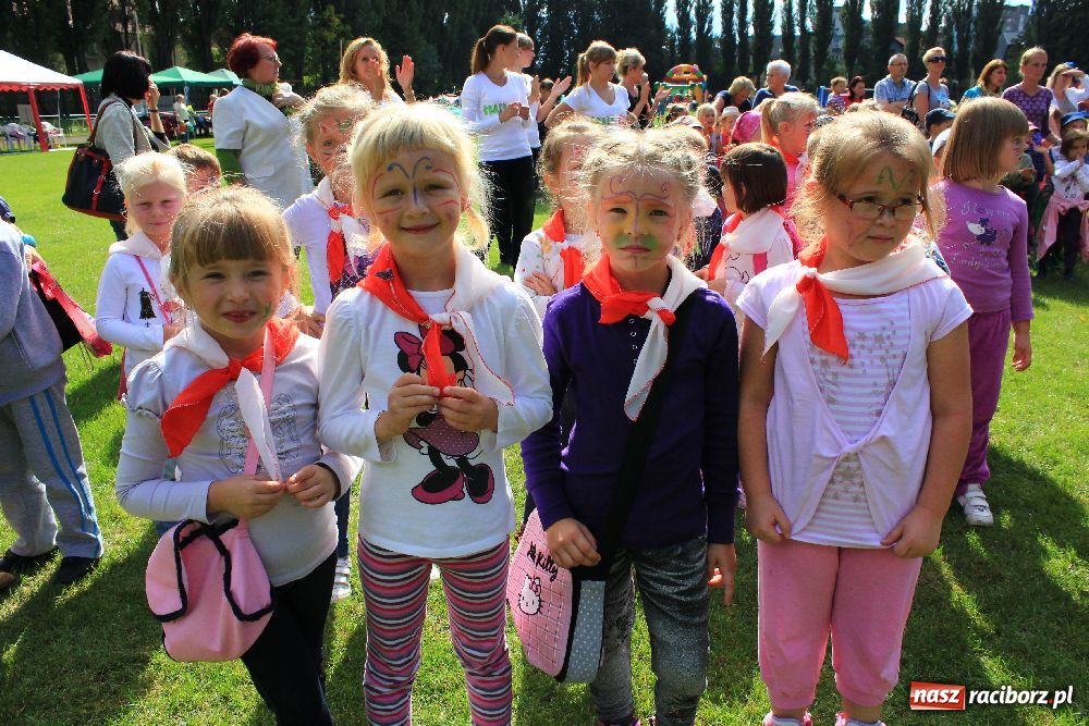 Zdjęcie w galerii na portalu naszraciborz.pl: Przedszkolaki bawiły się na stadionie PWSZ wiadomości z regionu