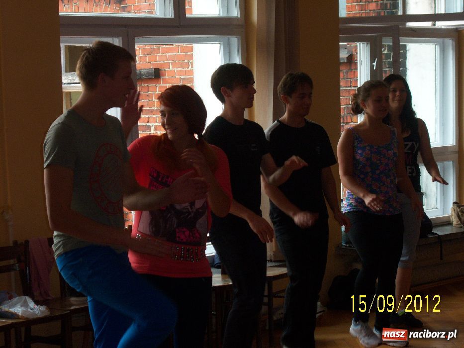 Zdjęcie w galerii na portalu naszraciborz.pl: W MDK uczyli się stepowania wiadomości z regionu