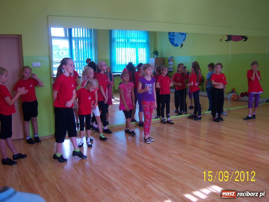 Zdjęcie w galerii na portalu naszraciborz.pl: W MDK uczyli się stepowania wiadomości z regionu