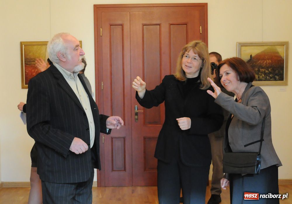 Zdjęcie w galerii na portalu naszraciborz.pl: Pejzaże - malarski wernisaż na zamku wiadomości z regionu