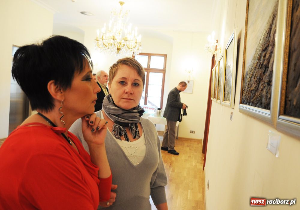 Zdjęcie w galerii na portalu naszraciborz.pl: Pejzaże - malarski wernisaż na zamku wiadomości z regionu