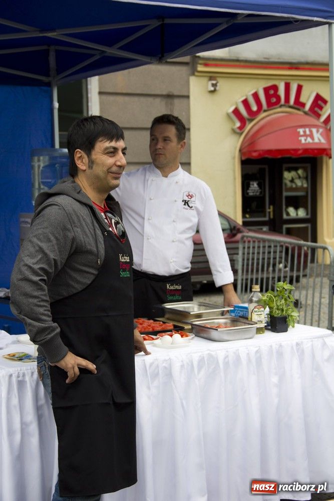 Zdjęcie w galerii na portalu naszraciborz.pl: Cozza czarował włoską kuchnią wiadomości z regionu
