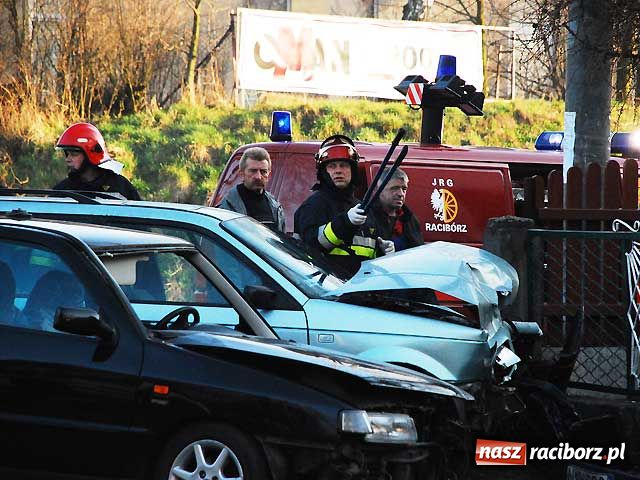 Zdjęcie w galerii na portalu naszraciborz.pl: Kraksa w Pawłowie - pięciu rannych wiadomości z regionu