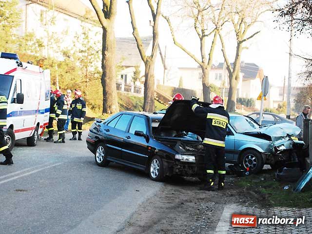 Zdjęcie w galerii na portalu naszraciborz.pl: Kraksa w Pawłowie - pięciu rannych wiadomości z regionu