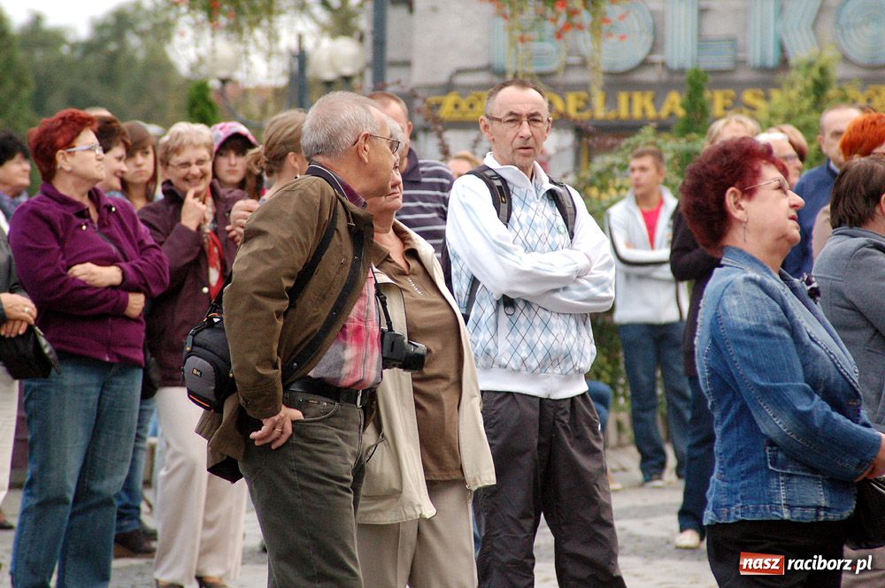 Zdjęcie w galerii na portalu naszraciborz.pl: Autostopem z malowaną lalą - fotorelacja wiadomości z regionu