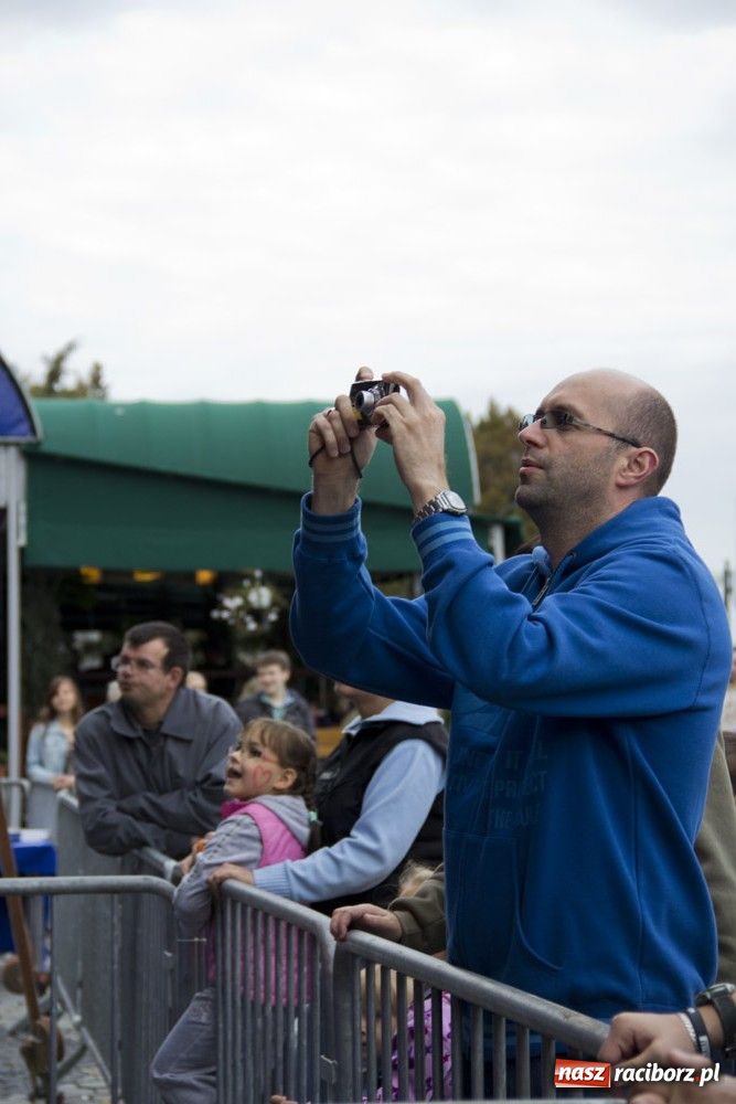 Zdjęcie w galerii na portalu naszraciborz.pl: Autostopem z malowaną lalą - fotorelacja wiadomości z regionu