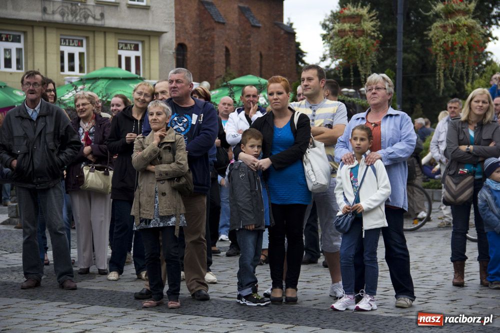 Zdjęcie w galerii na portalu naszraciborz.pl: Autostopem z malowaną lalą - fotorelacja wiadomości z regionu