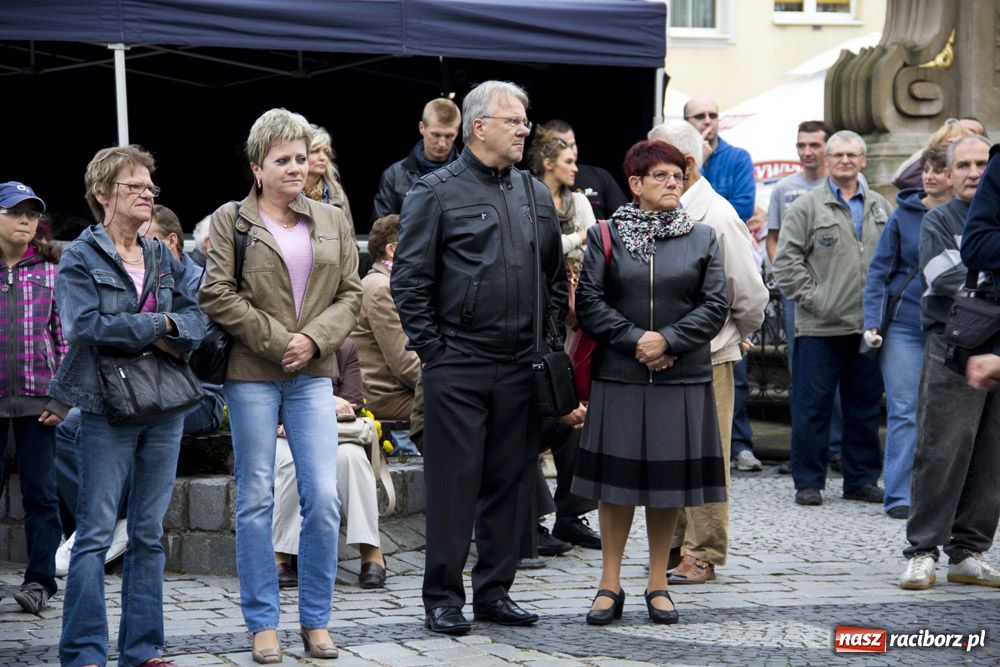 Zdjęcie w galerii na portalu naszraciborz.pl: Autostopem z malowaną lalą - fotorelacja wiadomości z regionu