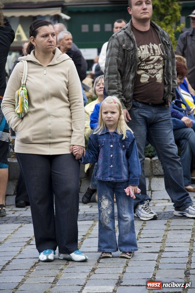 Zdjęcie w galerii na portalu naszraciborz.pl: Autostopem z malowaną lalą - fotorelacja wiadomości z regionu