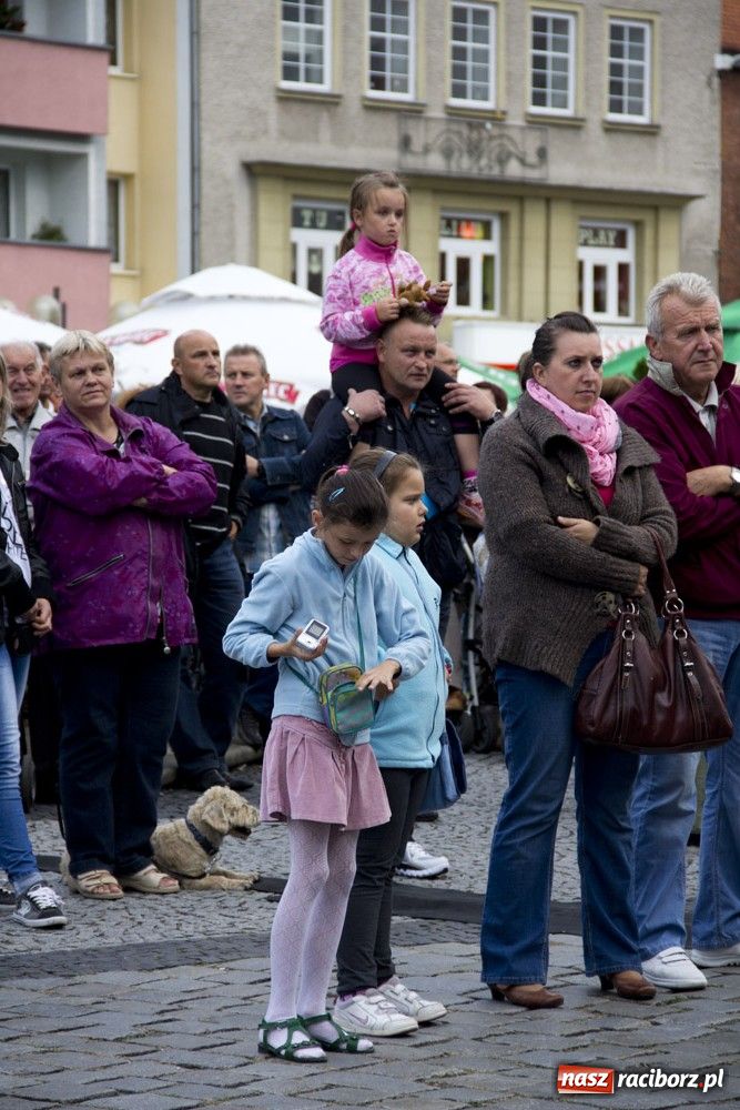 Zdjęcie w galerii na portalu naszraciborz.pl: Autostopem z malowaną lalą - fotorelacja wiadomości z regionu