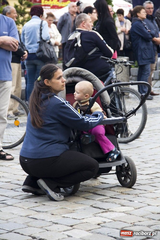 Zdjęcie w galerii na portalu naszraciborz.pl: Autostopem z malowaną lalą - fotorelacja wiadomości z regionu