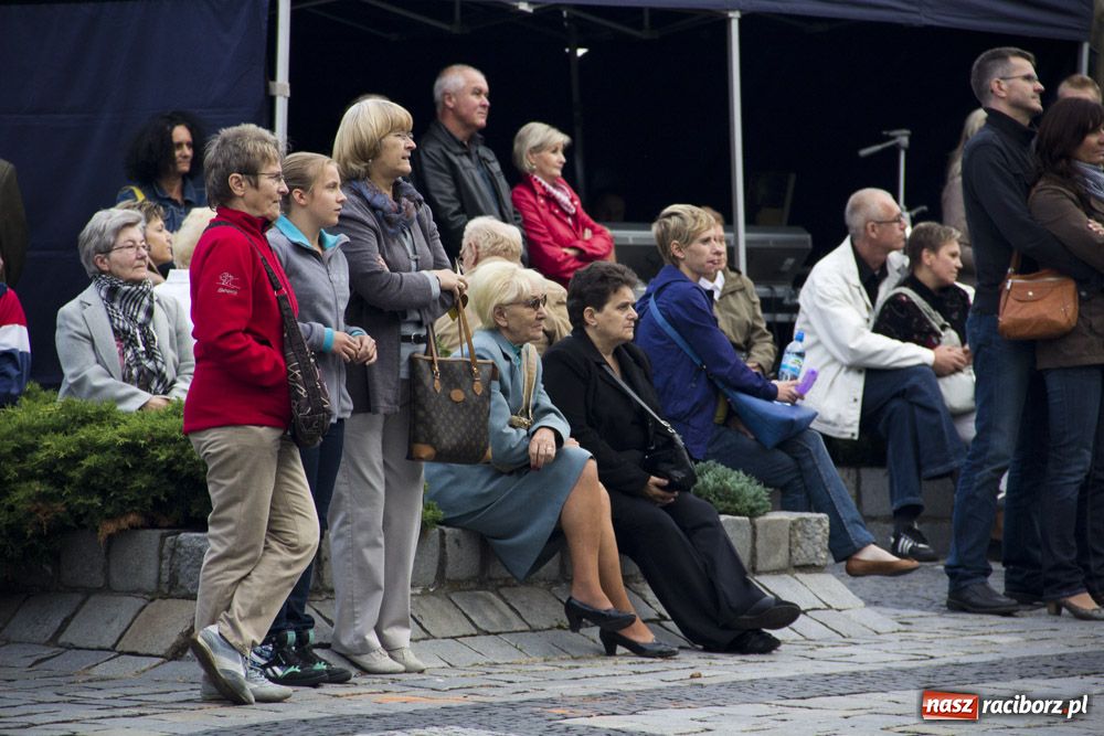 Zdjęcie w galerii na portalu naszraciborz.pl: Autostopem z malowaną lalą - fotorelacja wiadomości z regionu