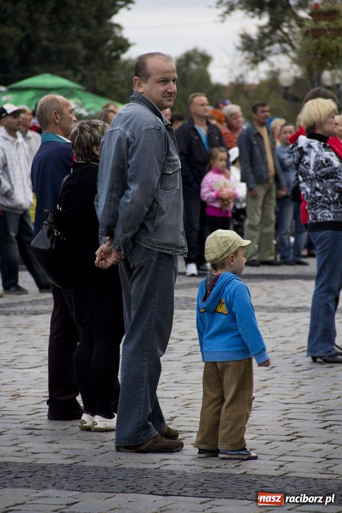 Zdjęcie w galerii na portalu naszraciborz.pl: Autostopem z malowaną lalą - fotorelacja wiadomości z regionu